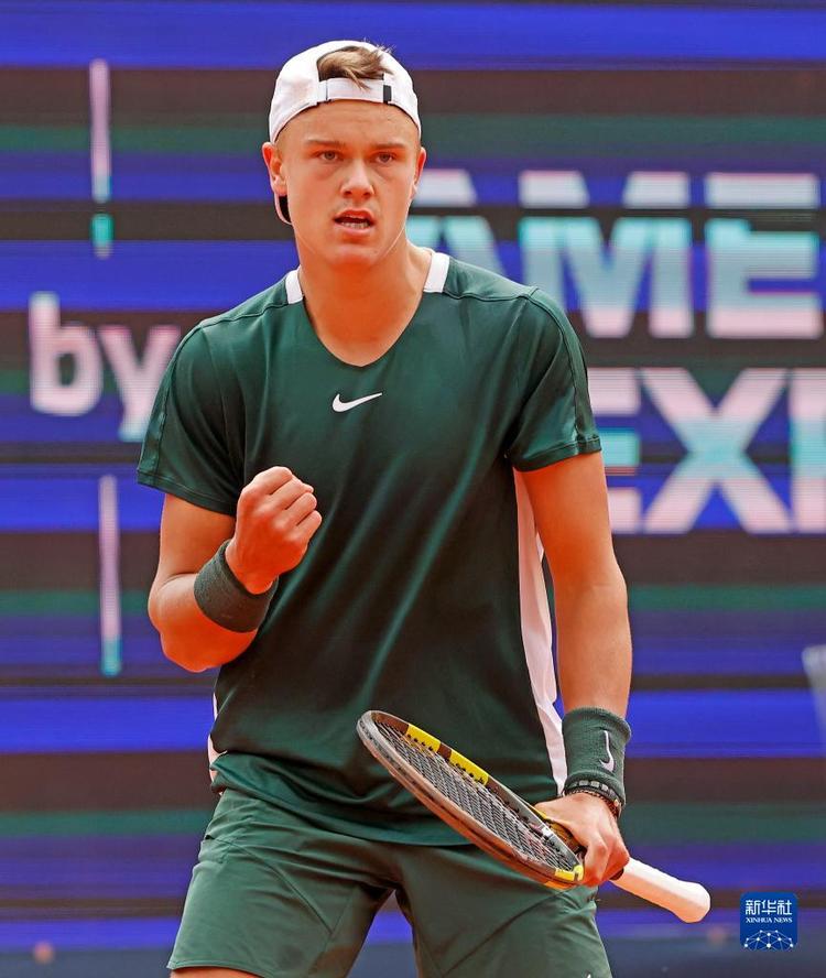 当她在场时 当她在场时